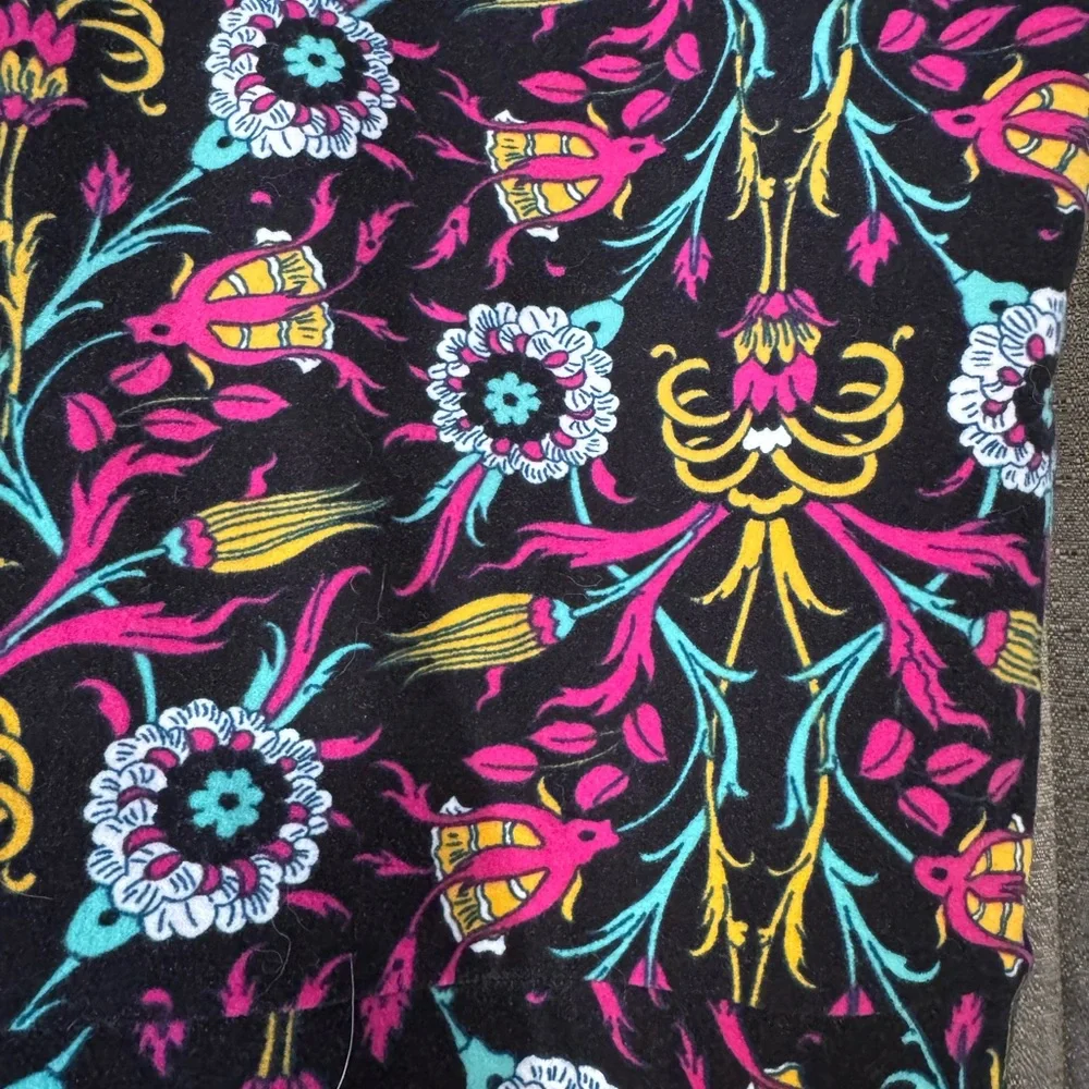 LuLaRoe TC Soft Black Floral Leggings - Picture 2 of 3